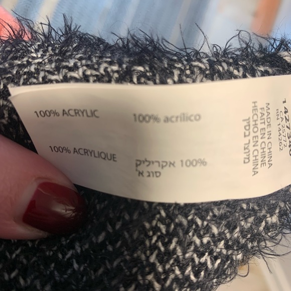 NWOT Dex Slightly Oversized, Long, Soft Fuzzy Sweater - Picture 4 of 5